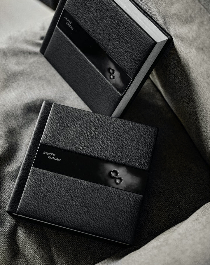 Кожаная обложка с фотовставкой. Свадебный фотограф в Краснодаре Алексей Кудинов