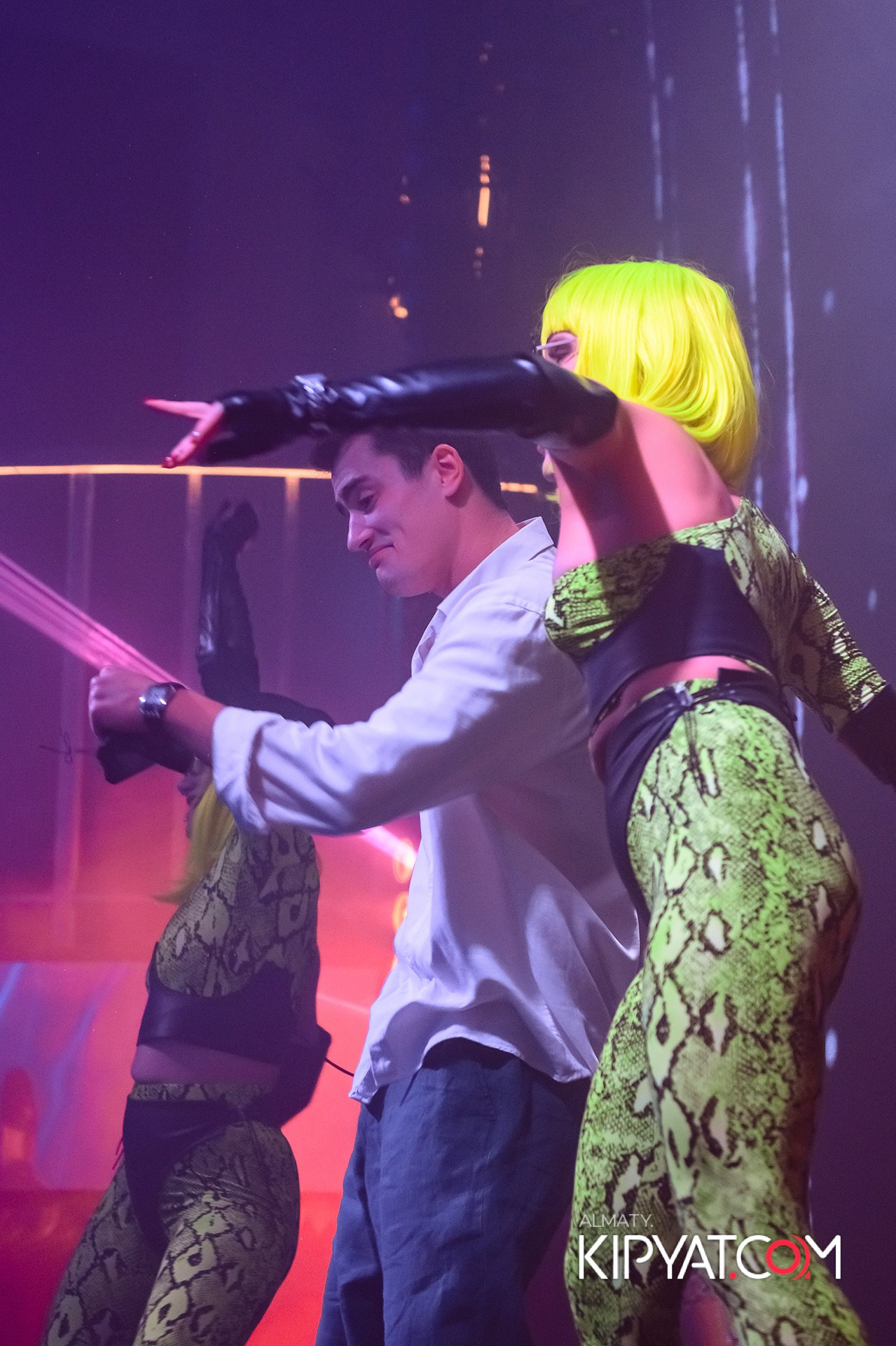 SANTA BARBARA ВЫСТУПЛЕНИЕ ГРУППЫ БРАТЬЯ ГРИММ. КИПЯТКОМ АЛМАТЫ!