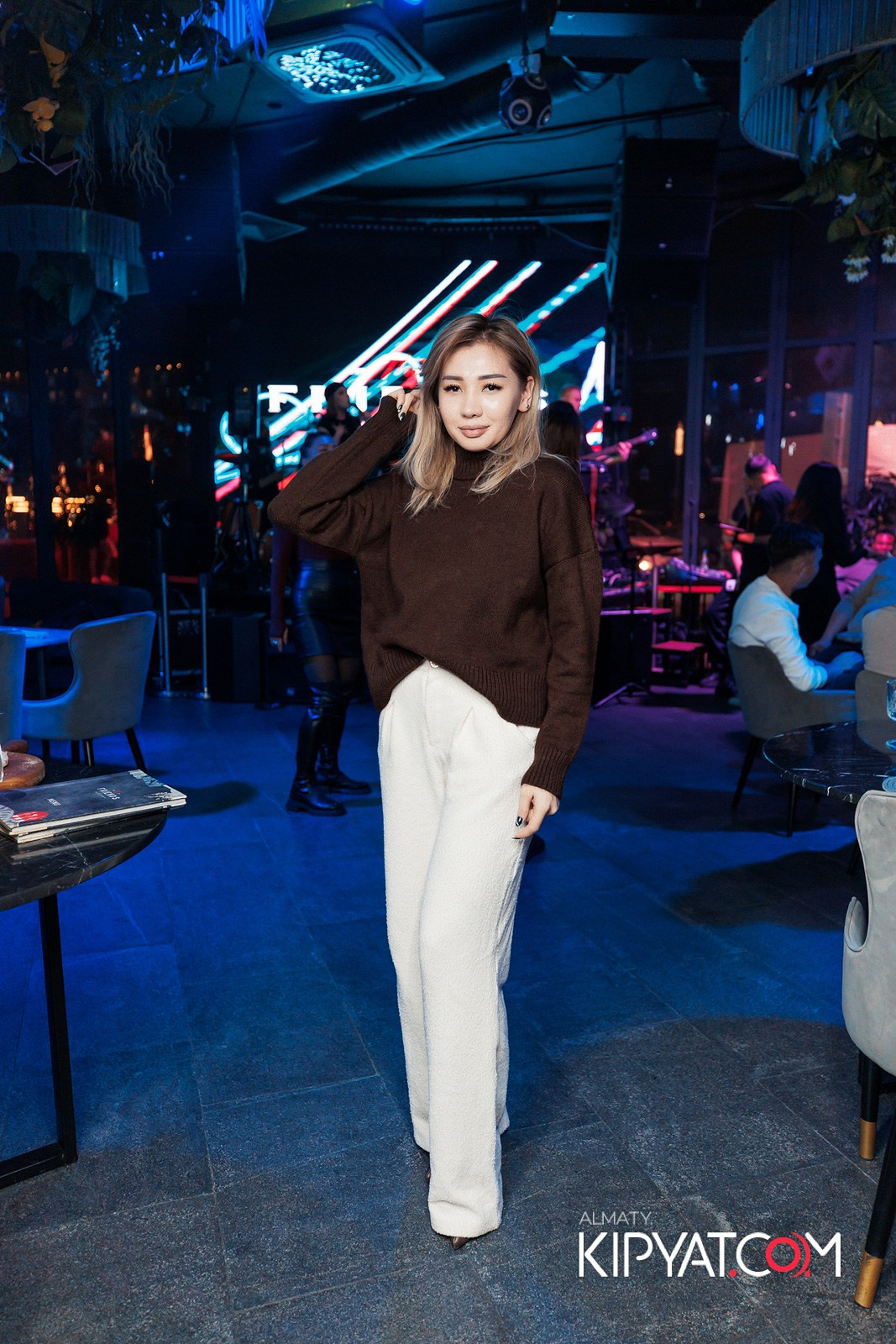 FRIENDS BAR & TERRACE. КИПЯТКОМ АЛМАТЫ!