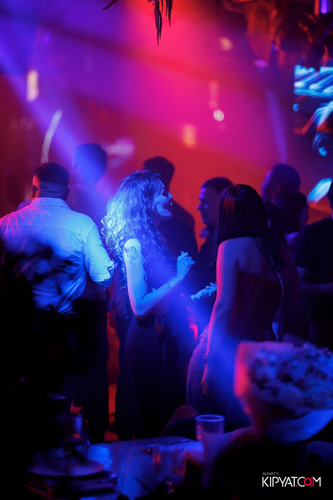 FRIENDS BAR & TERRACE. КИПЯТКОМ АЛМАТЫ! Фотосъемка мероприятий в Алматы