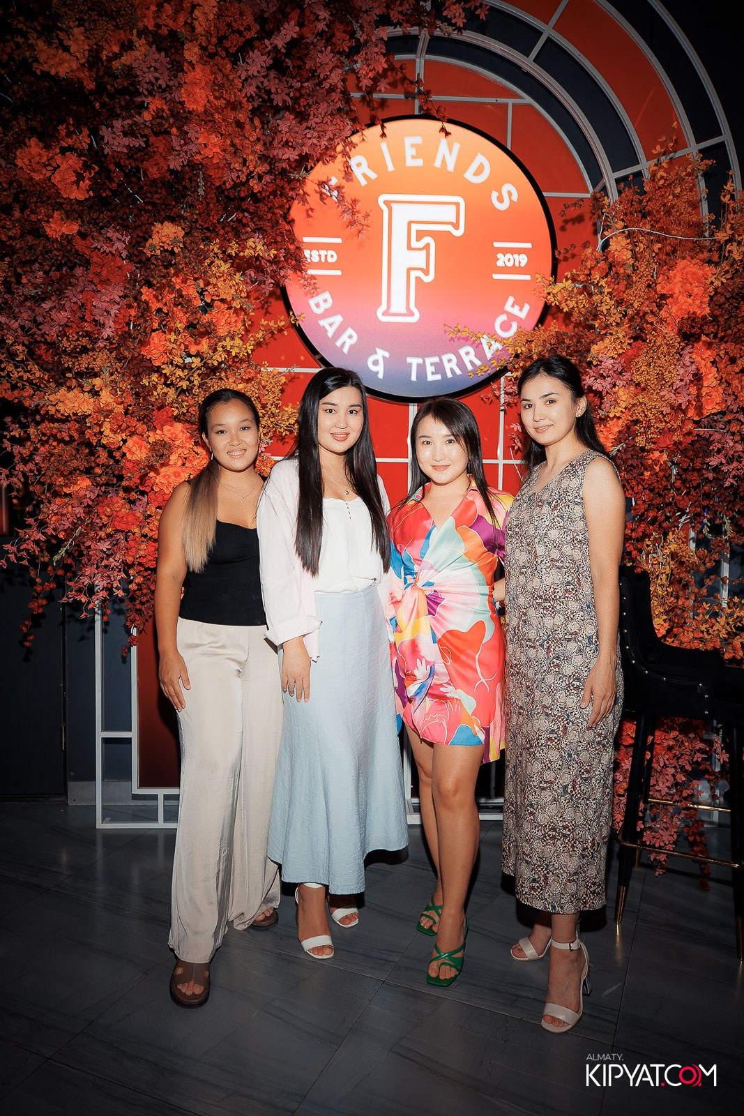 FRIENDS BAR & TERRACE. КИПЯТКОМ АЛМАТЫ!