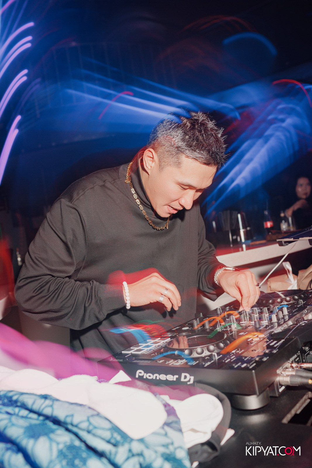 SANTA RAVE В НОЧНОМ КЛУБЕ SANTA BARBARA. КИПЯТКОМ АЛМАТЫ!