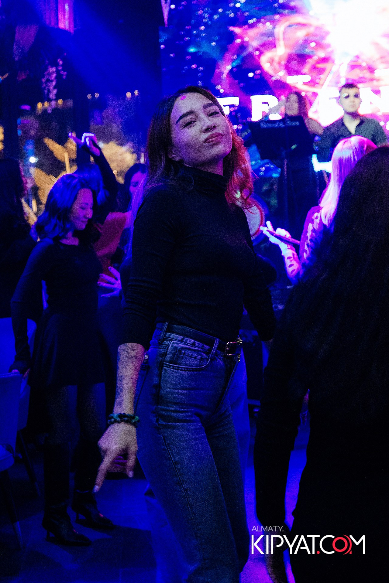 FRIENDS BAR & TERRACE. КИПЯТКОМ АЛМАТЫ!