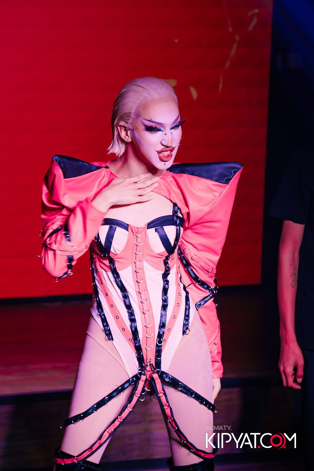 НОЧНОЙ КЛУБ ICON. КИПЯТКОМ АЛМАТЫ!