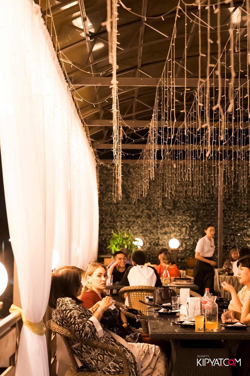 СЕМЕЙНЫЙ РЕСТОРАН BAZAAR. КИПЯТКОМ АЛМАТЫ!