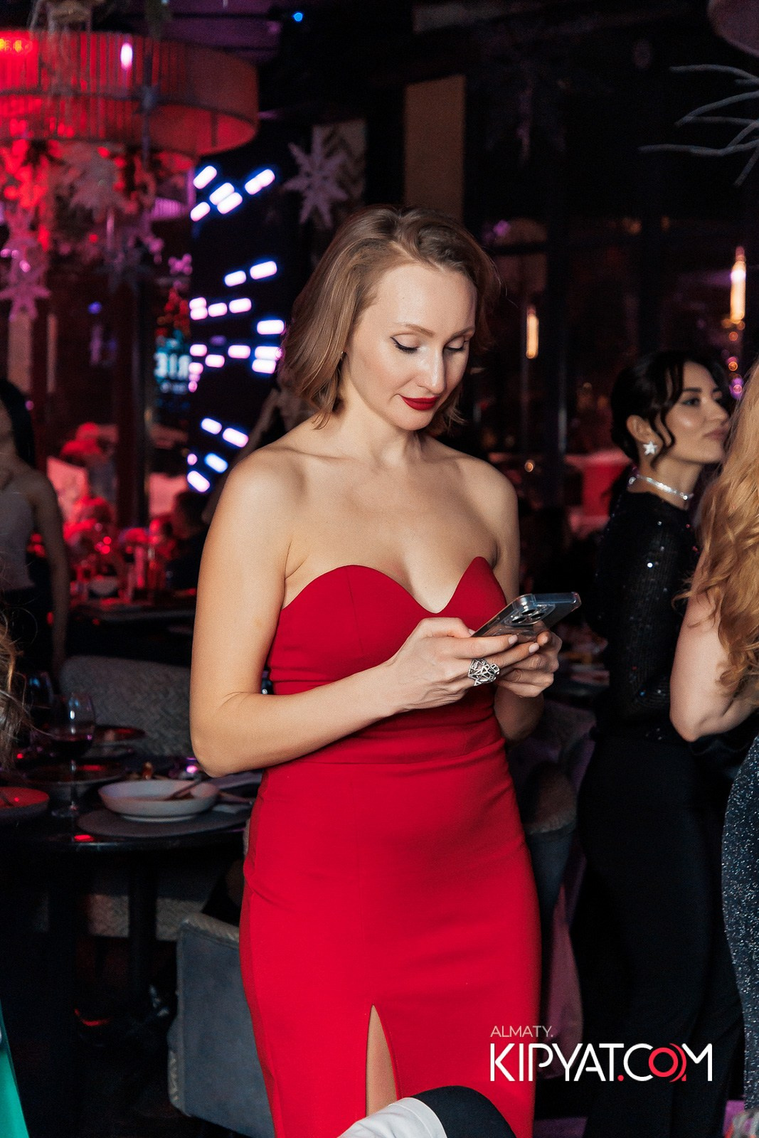 FRIENDS BAR & TERRACE. КИПЯТКОМ АЛМАТЫ!