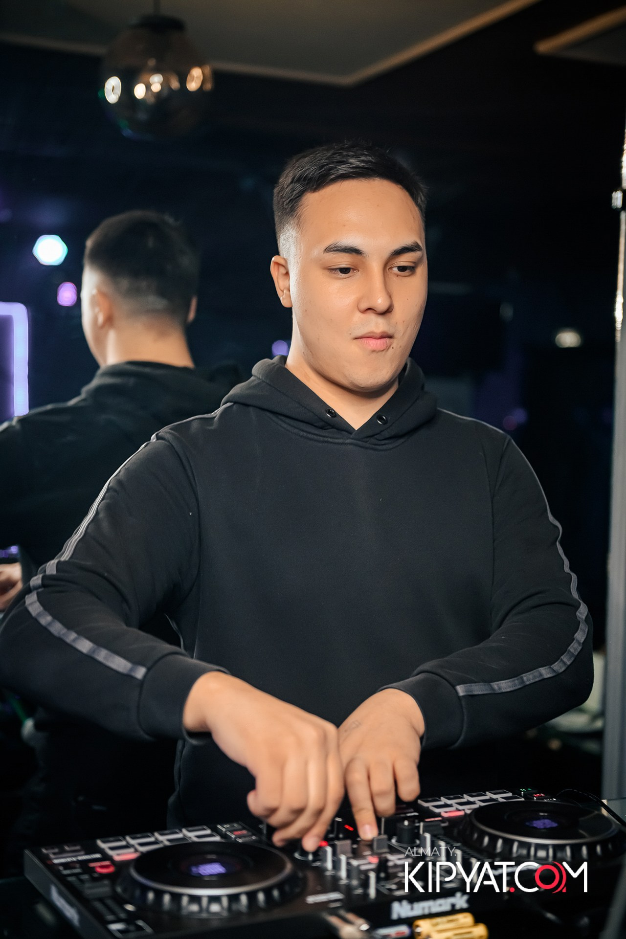 DOS 1 BAR. КИПЯТКОМ АЛМАТЫ!