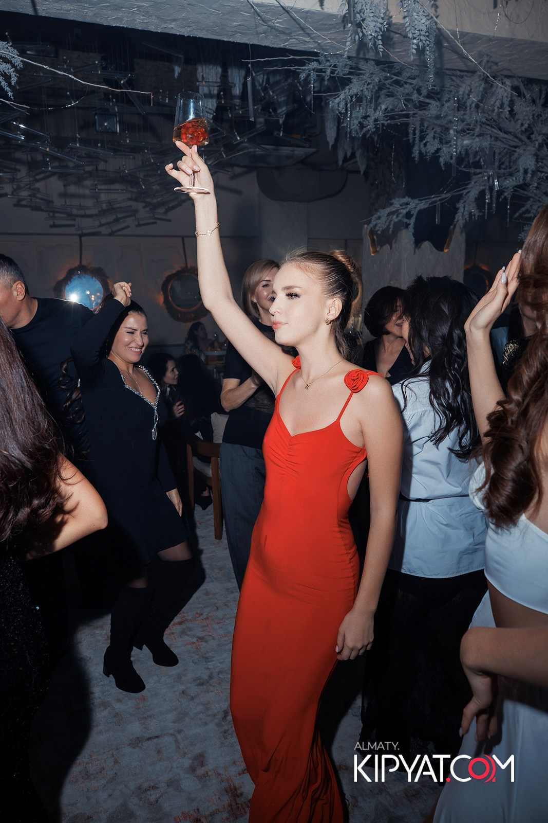 EDEN BAR & RESTAURANT. КИПЯТКОМ АЛМАТЫ!