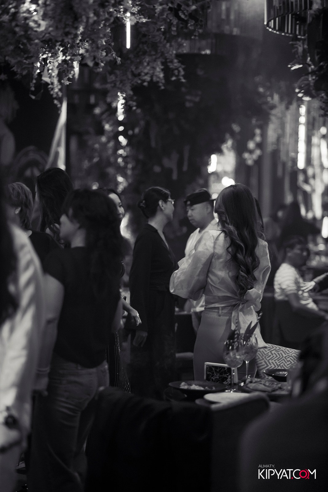 FRIENDS BAR & TERRACE. КИПЯТКОМ АЛМАТЫ!