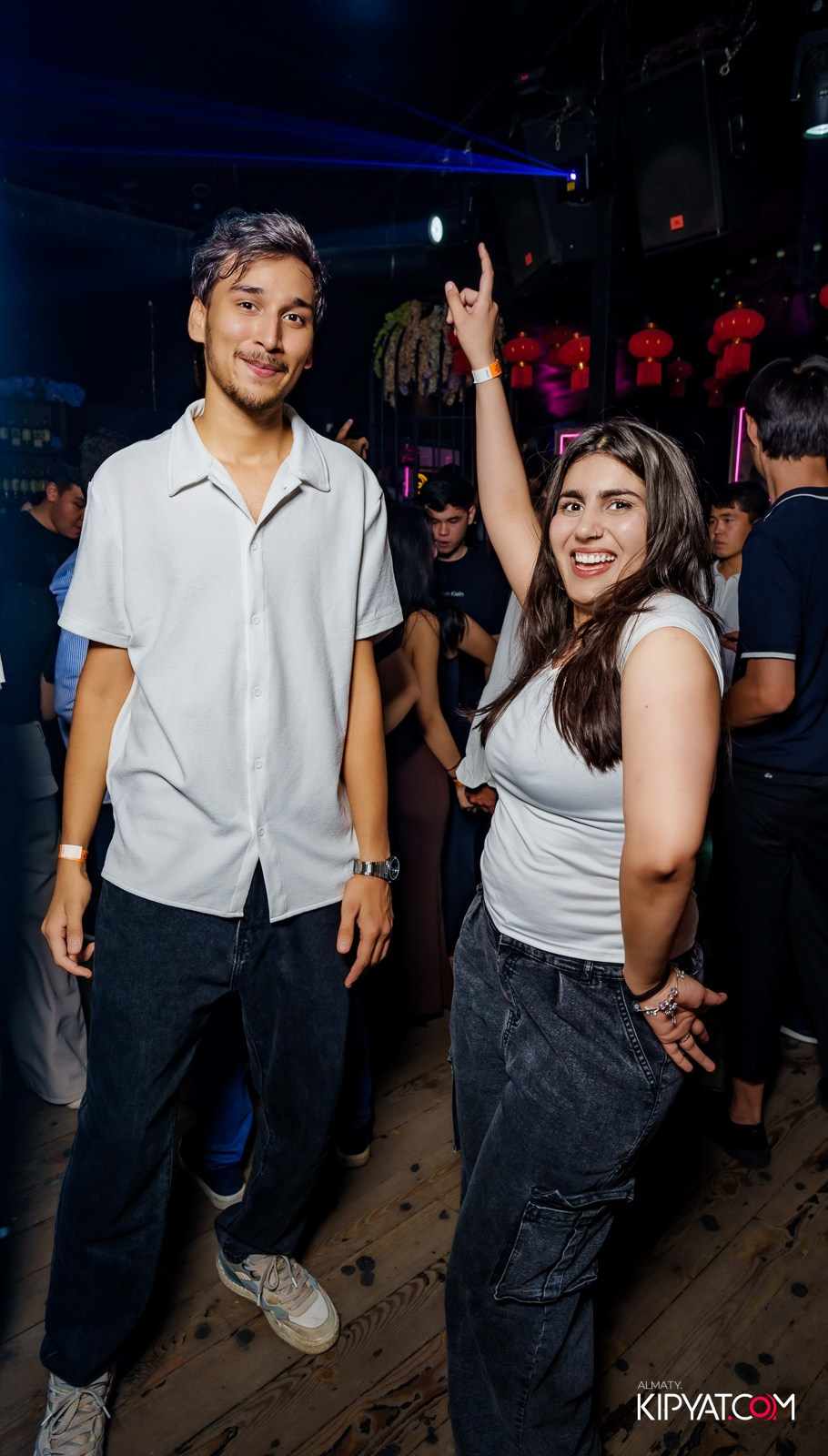 UYAT EMES BAR. КИПЯТКОМ АЛМАТЫ!