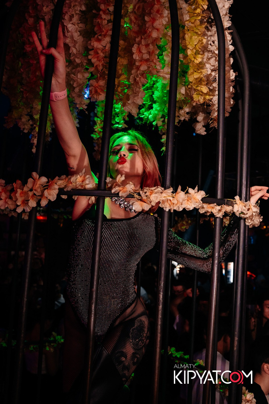 UYAT EMES BAR. КИПЯТКОМ АЛМАТЫ!