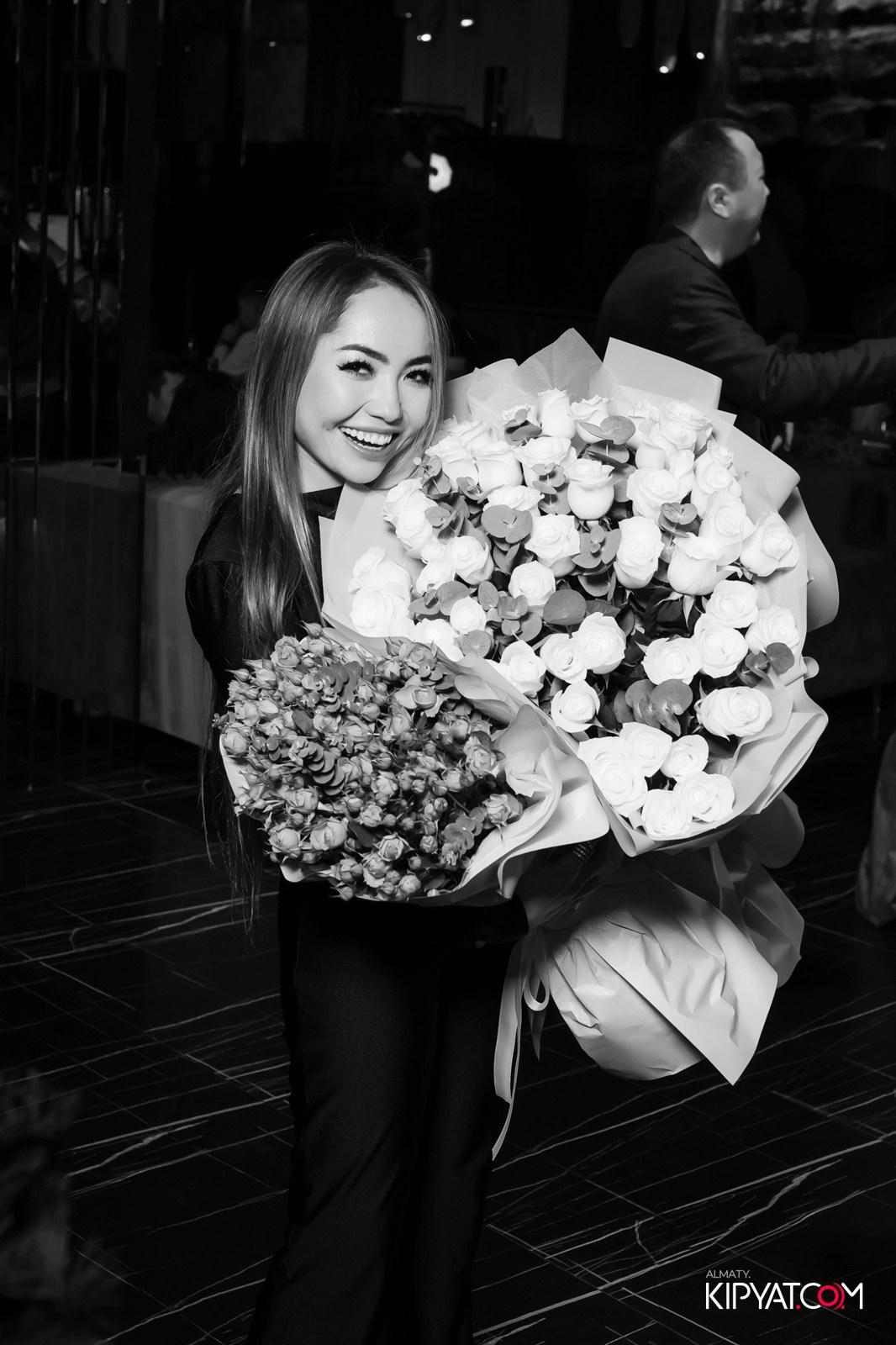 БАР ПАНАЕХАЛИ НА ТОЛЕ БИ. КИПЯТКОМ АЛМАТЫ!