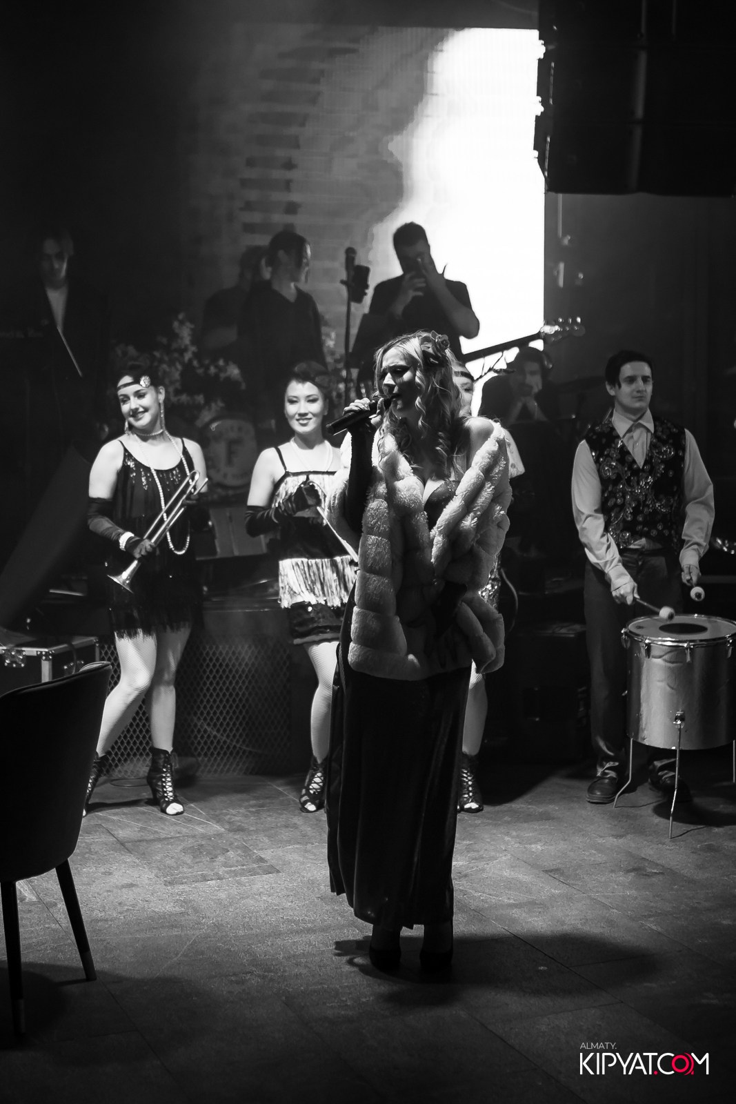 FRIENDS BAR & TERRACE. КИПЯТКОМ АЛМАТЫ!