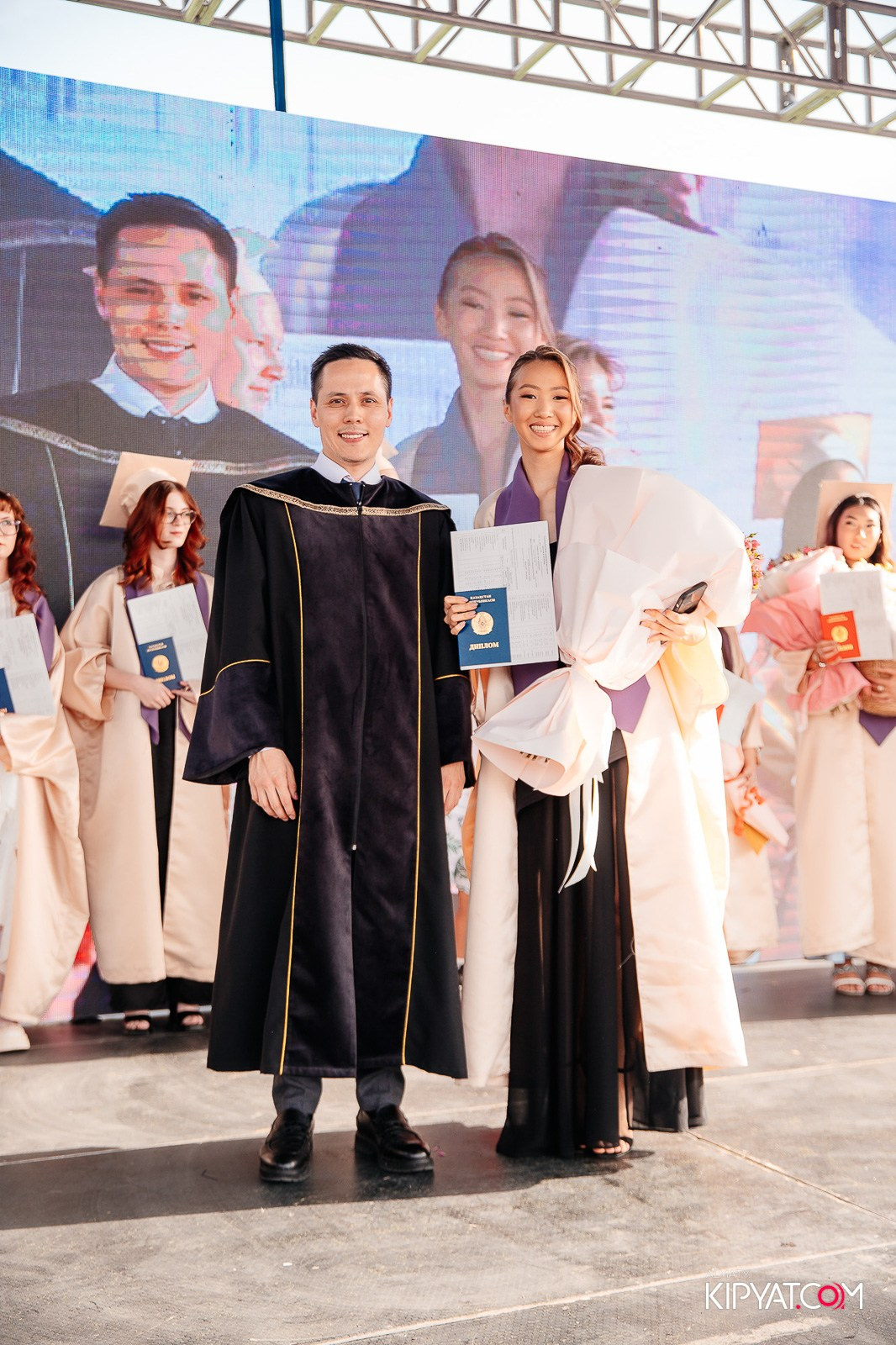 ВРУЧЕНИЕ ДИПЛОМОВ — НАРХОЗ КОЛЛЕДЖ. Part 3. КИПЯТКОМ АЛМАТЫ!