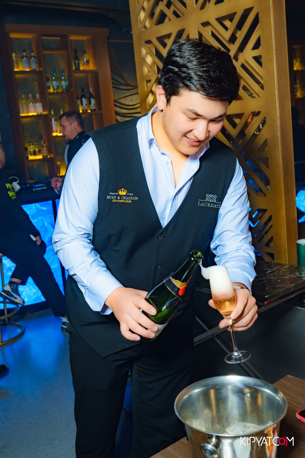 LAUREATE KARAOKE HALL. КИПЯТКОМ АЛМАТЫ!