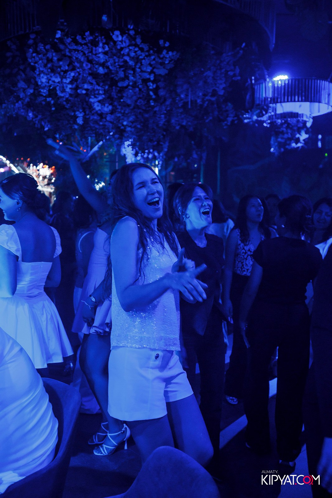 FRIENDS BAR & TERRACE. КИПЯТКОМ АЛМАТЫ!