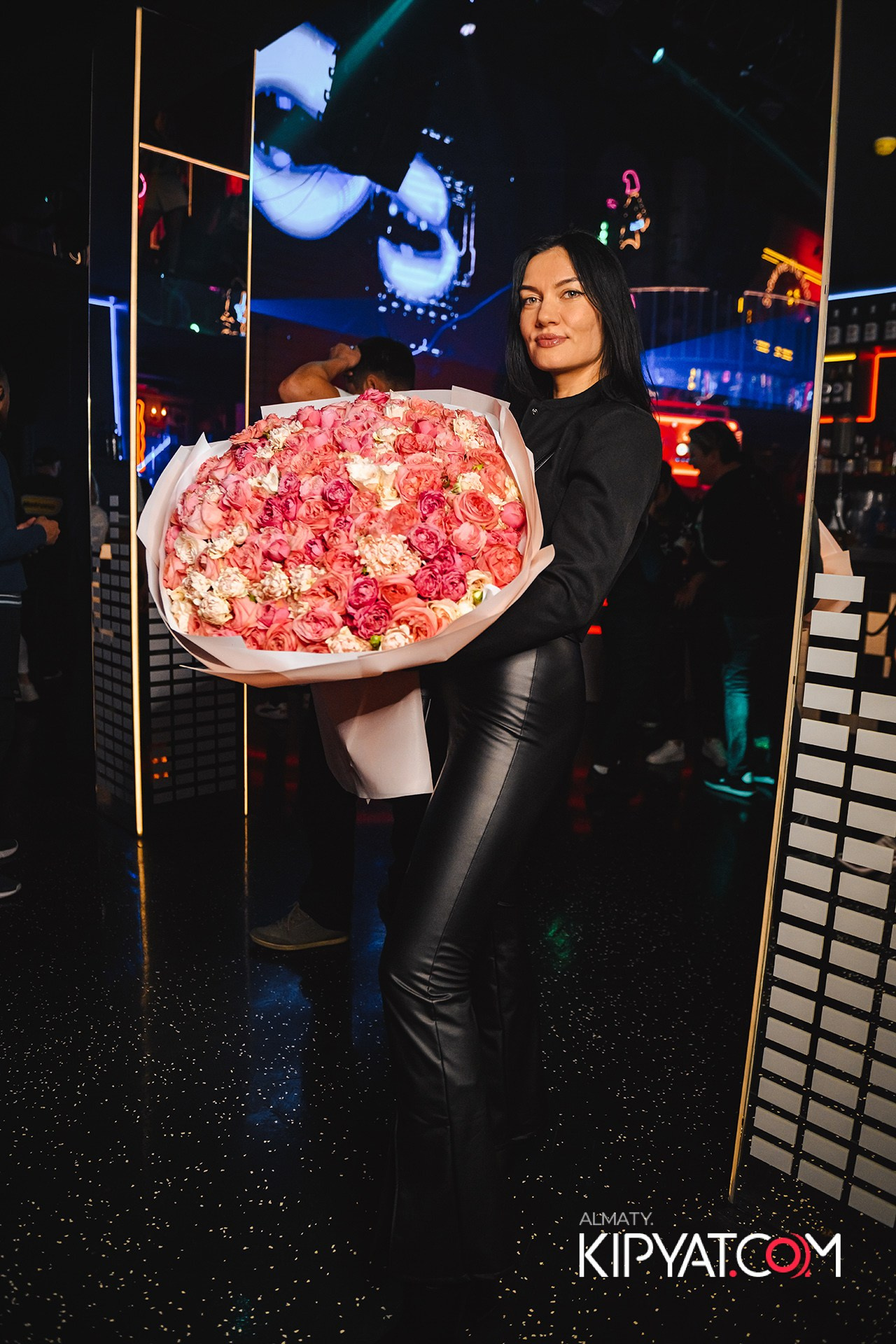 ВЫСТУПЛЕНИЕ ГРУППЫ ВИРУС SANTA BARBARA. КИПЯТКОМ АЛМАТЫ!