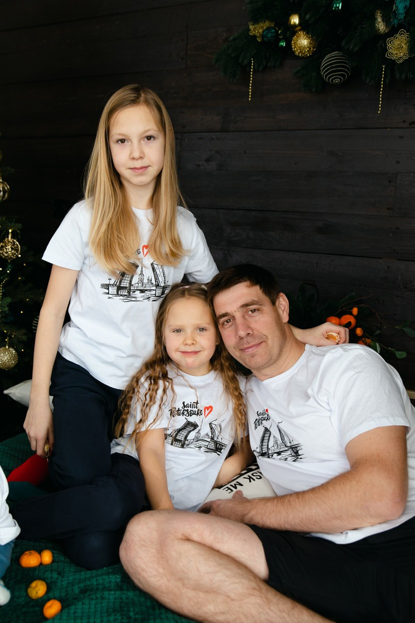 Семейная новогодняя фотосессия. Студийная съёмка. Арт-фотограф. Фотосъемка, авторские принты для интерьера