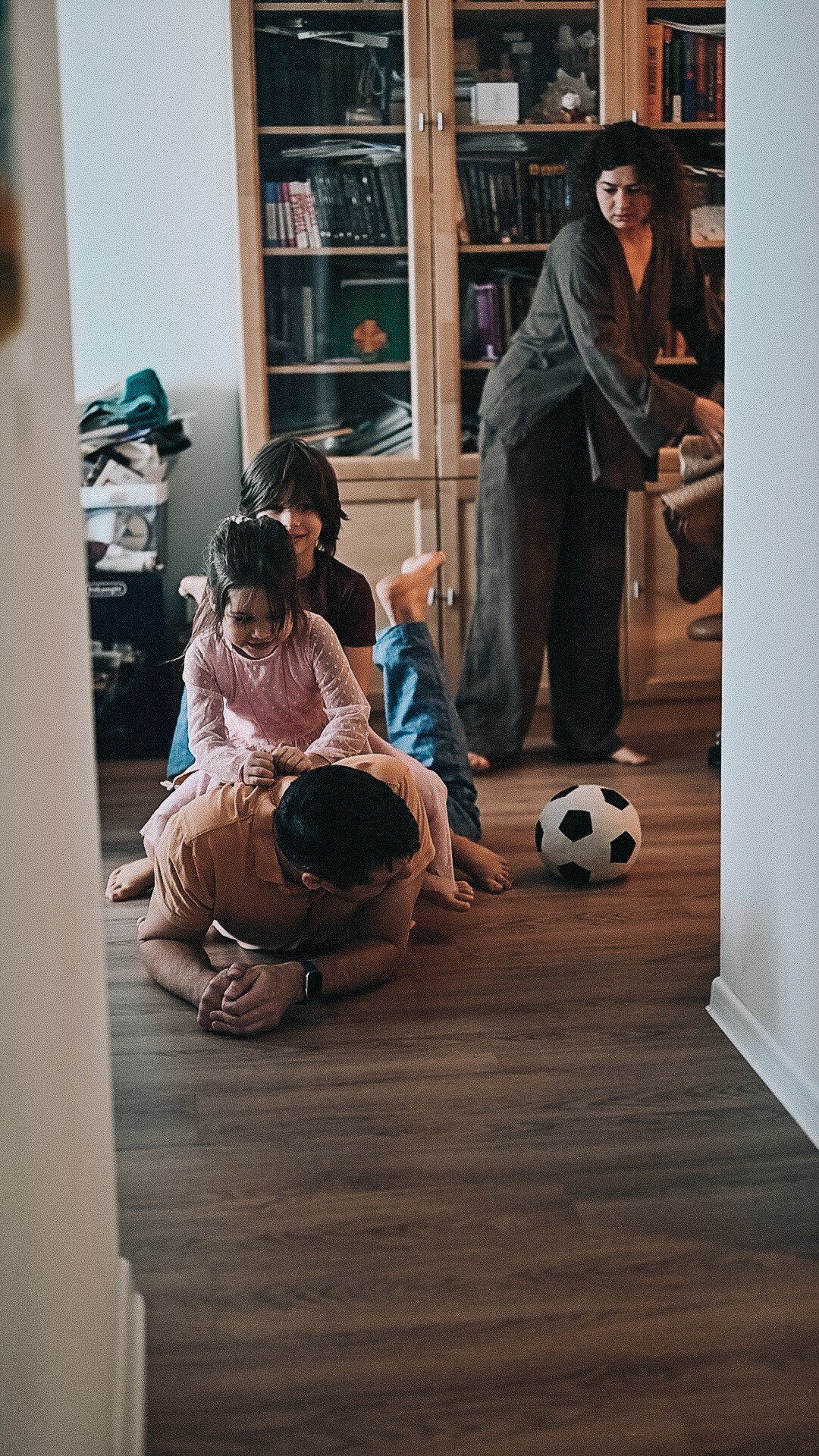 Семейное утро. Ксения, Михаил, Элиза, Даниэль. Семейный фотограф в Москве Дарья Пузикова