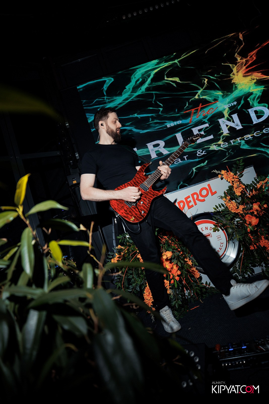 FRIENDS BAR & TERRACE. КИПЯТКОМ АЛМАТЫ!