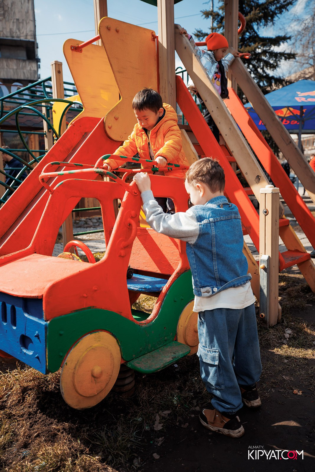 ДНЕВНОЙ РЕЙВ. КИПЯТКОМ АЛМАТЫ!