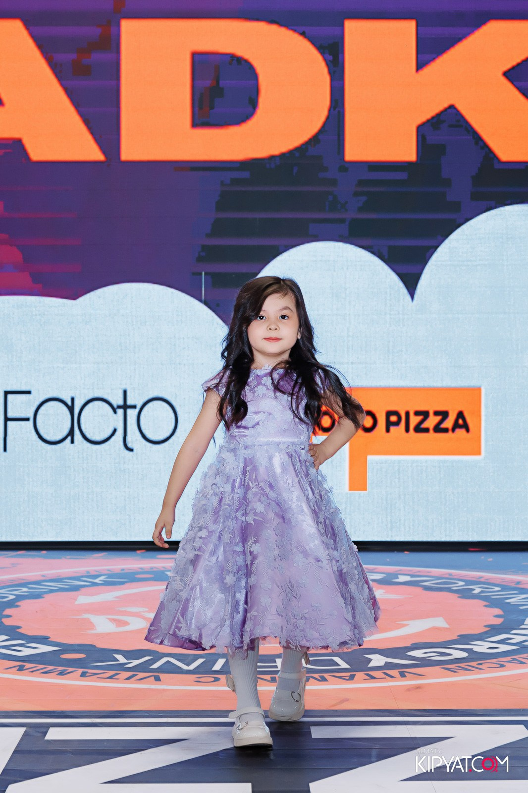 ДЕТСКИЙ МОДНЫЙ ПОКАЗ ОТ МОДЕЛЬНОГО АГЕНТСТВА «KIDSFACE». КИПЯТКОМ АЛМАТЫ!