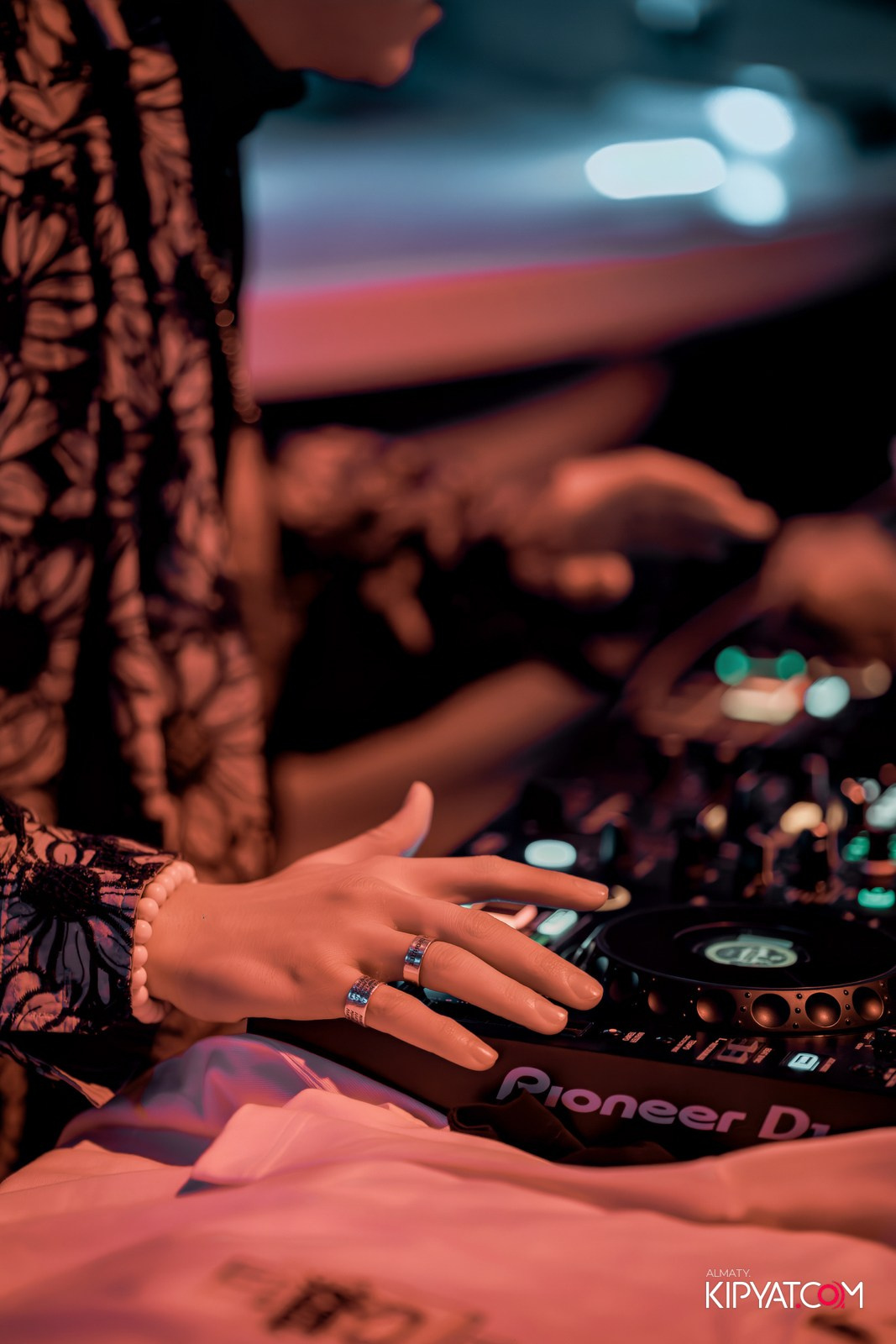 SANTA RAVE В НОЧНОМ КЛУБЕ SANTA BARBARA. КИПЯТКОМ АЛМАТЫ!