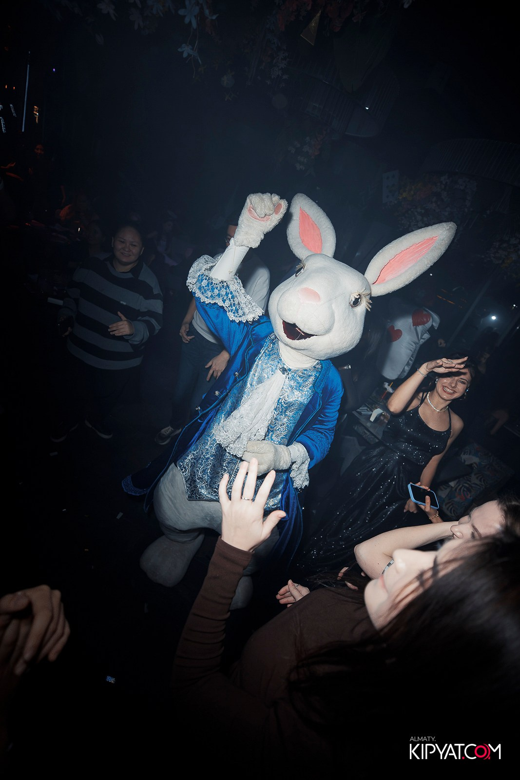 FRIENDS BSR & TERRACE. КИПЯТКОМ АЛМАТЫ!