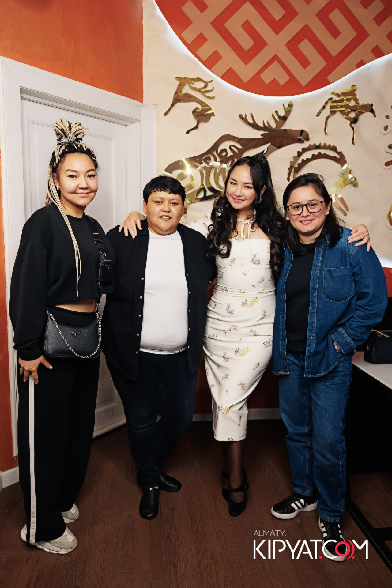 УХО И МЕДВЕДЬ НА ГАГАРИНА. КИПЯТКОМ АЛМАТЫ!