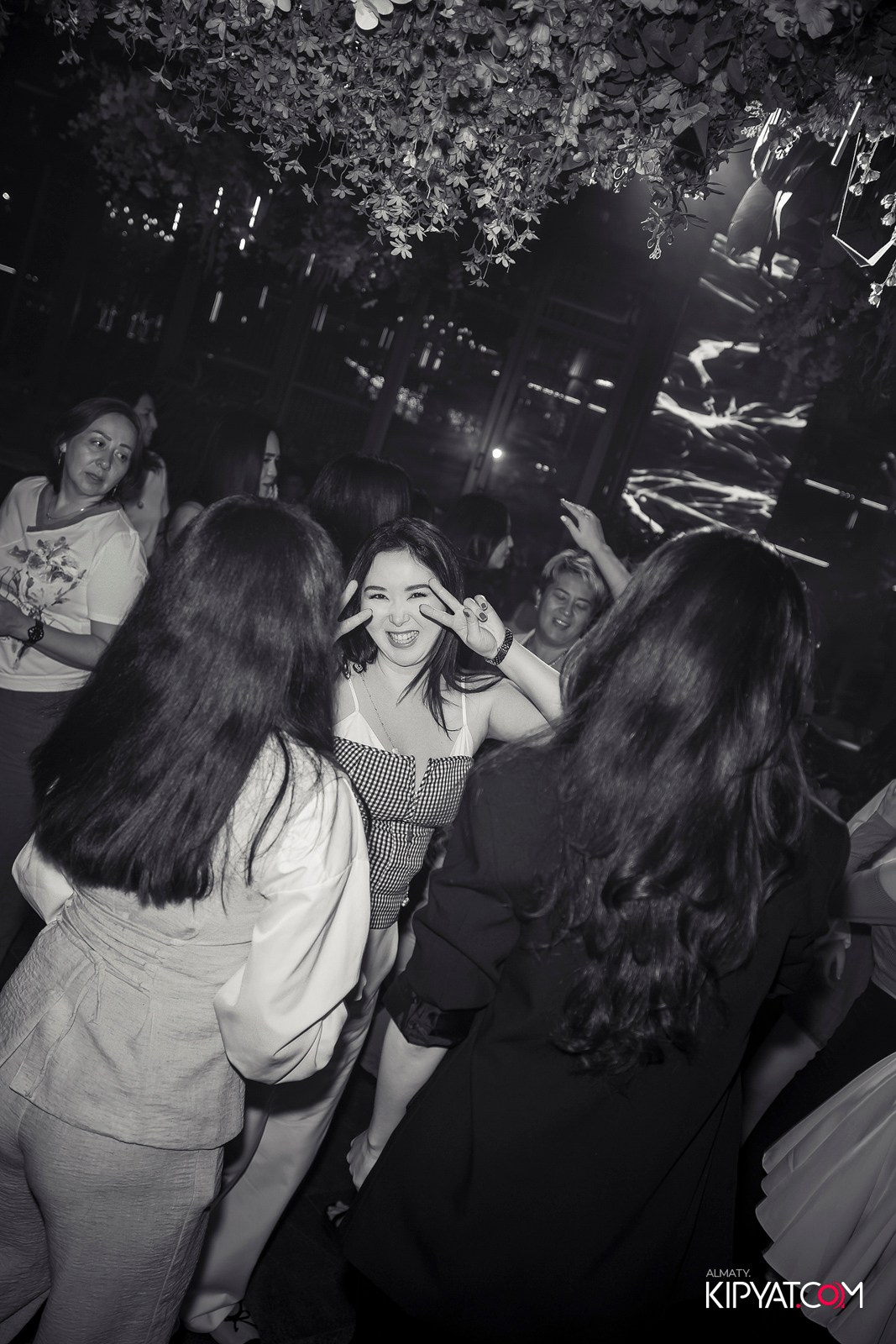 FRIENDS BAR & TERRACE. КИПЯТКОМ АЛМАТЫ!