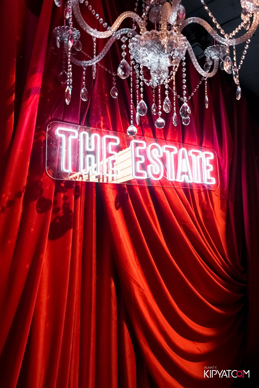 THE ESTATE КАРАОКЕ 1 ГОД. КИПЯТКОМ АЛМАТЫ!