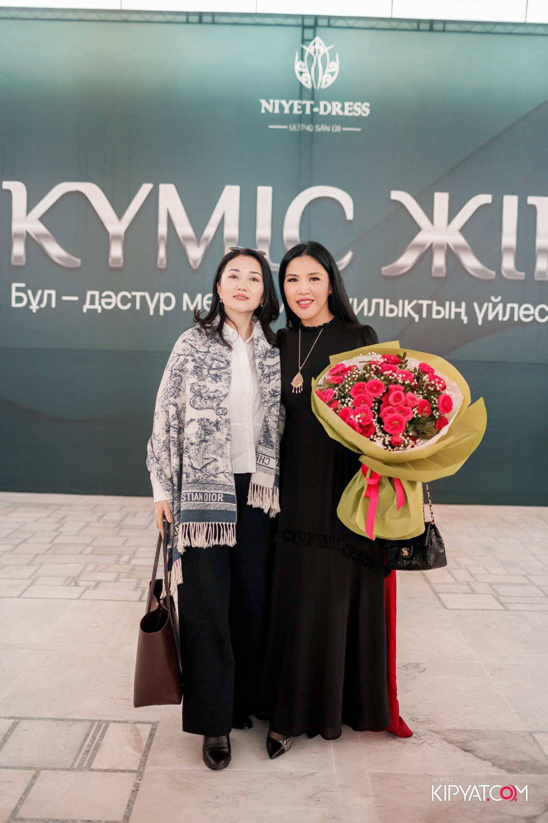 FASHION ПОКАЗ, КАЗАХСКОЙ НАЦИОНАЛЬНОЙ ОДЕЖДЫ. КИПЯТКОМ АЛМАТЫ!