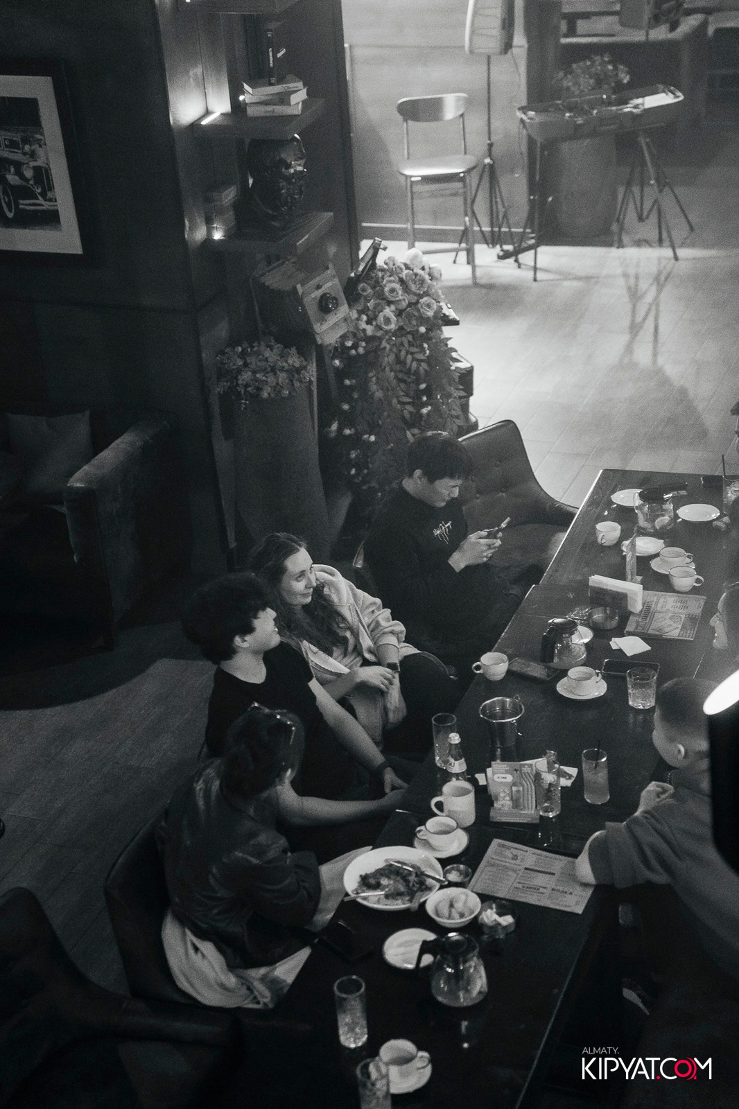 РЕСТО-БАР СКАНДАЛИСТЪ. КИПЯТКОМ АЛМАТЫ!