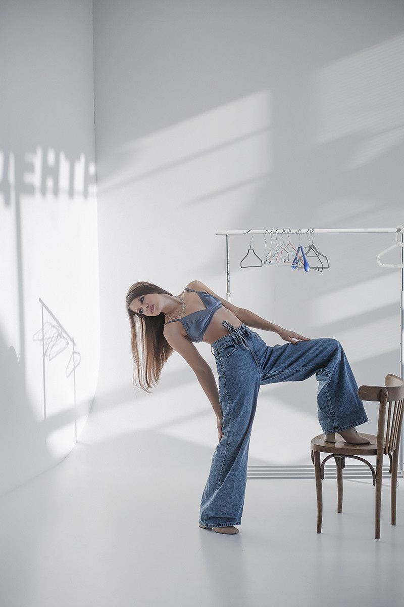 Яна / циклорама. Семейный фотограф в Сургуте