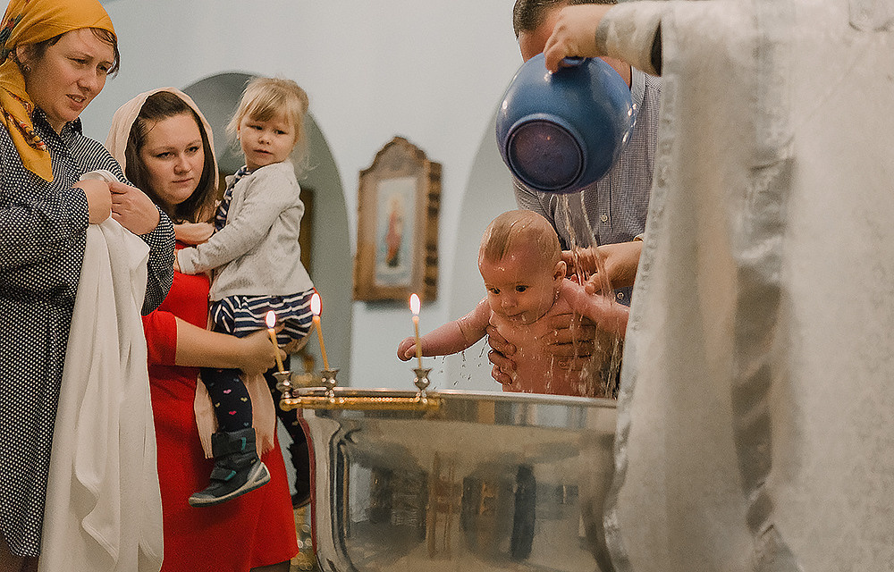 Крещение Виталия. Кафедральный Собор Преображения Господня. Семейный фотограф в Сургуте