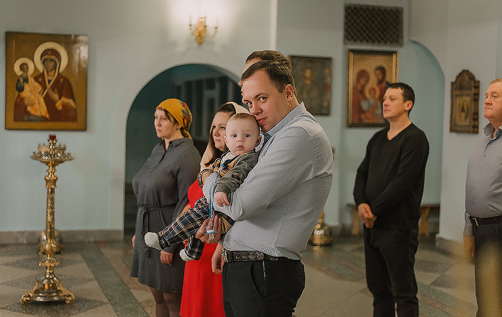 Крещение Виталия. Кафедральный Собор Преображения Господня. Семейный фотограф в Сургуте