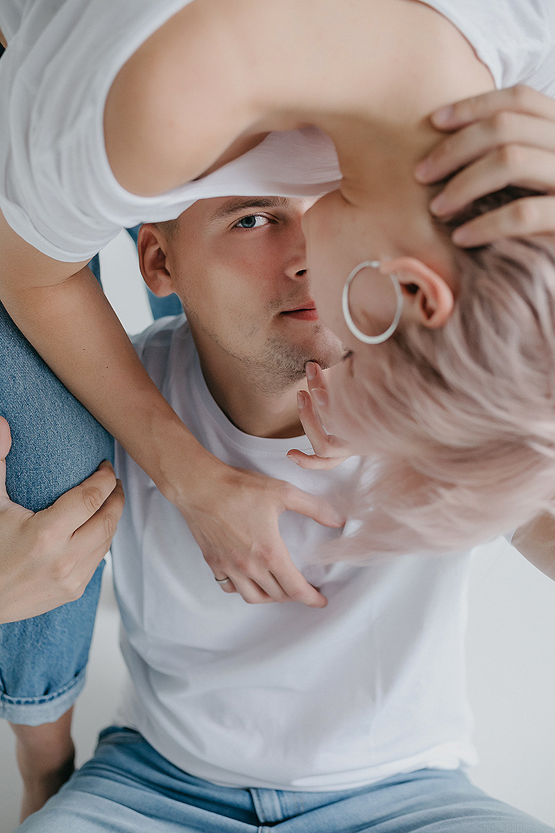 Женя & Оля / циклорама. Семейный фотограф в Сургуте