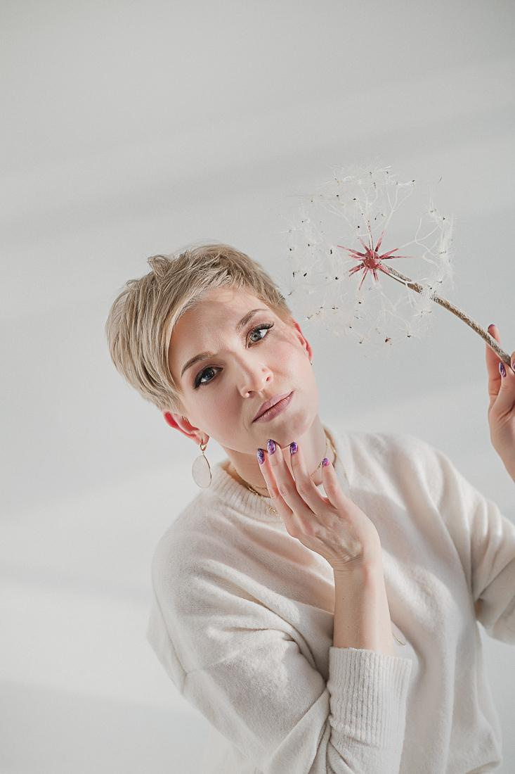 Юлия и мама / циклорама. Семейный фотограф в Сургуте