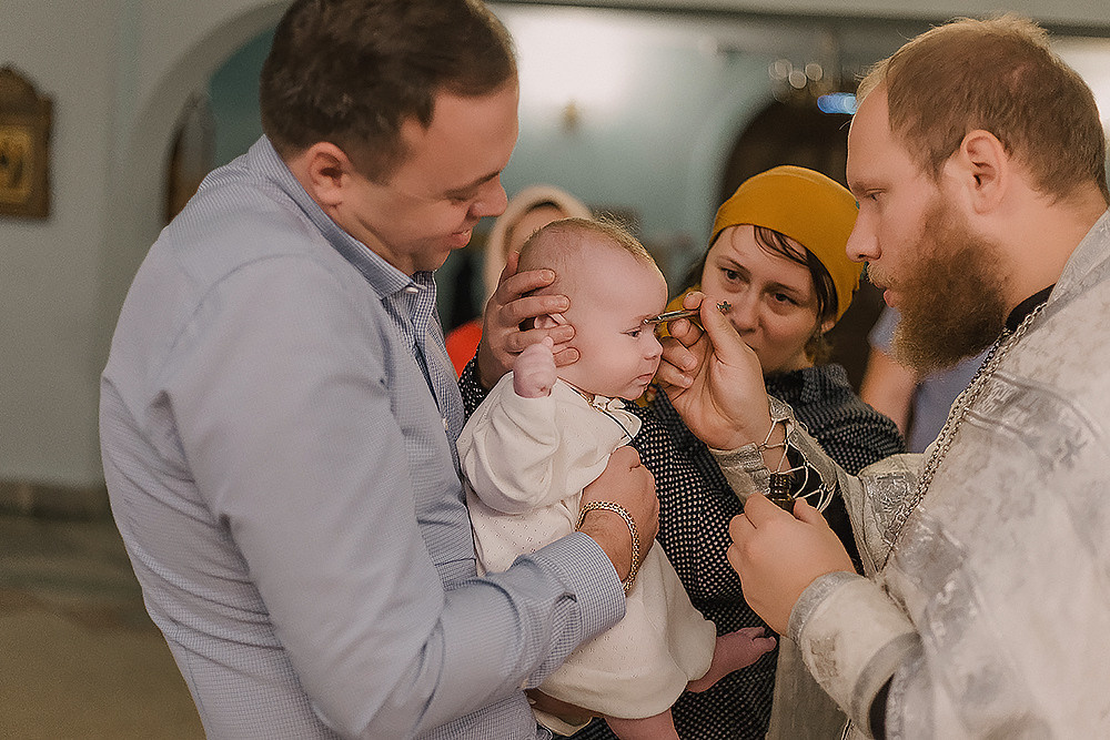Крещение Виталия. Кафедральный Собор Преображения Господня. Семейный фотограф в Сургуте