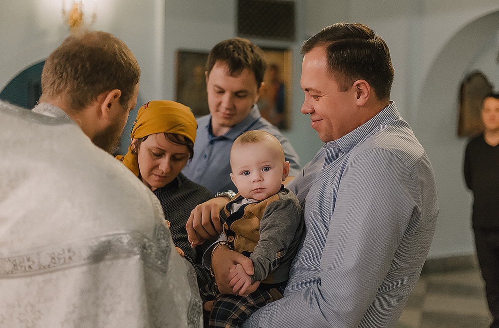Крещение Виталия. Кафедральный Собор Преображения Господня. Семейный фотограф в Сургуте