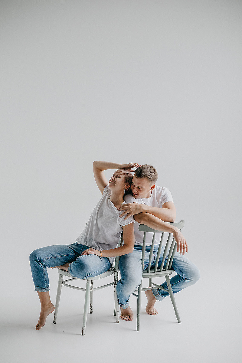 Женя & Оля / циклорама. Семейный фотограф в Сургуте