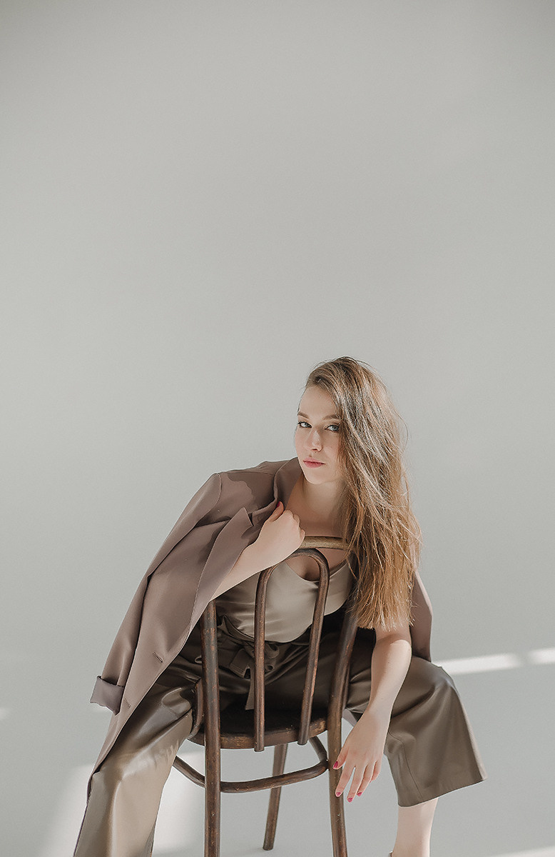 Eli / циклорама. Семейный фотограф в Сургуте