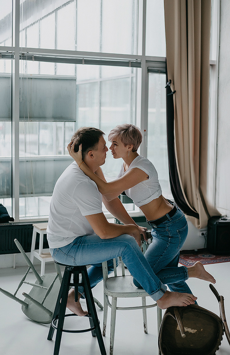 Женя & Оля / циклорама. Семейный фотограф в Сургуте