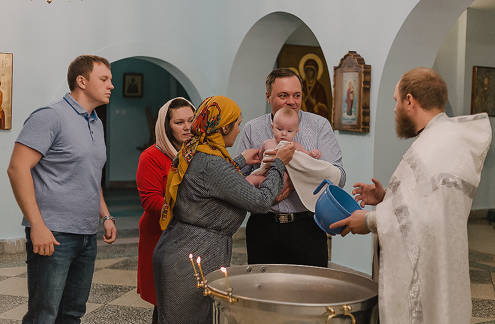 Крещение Виталия. Кафедральный Собор Преображения Господня. Семейный фотограф в Сургуте