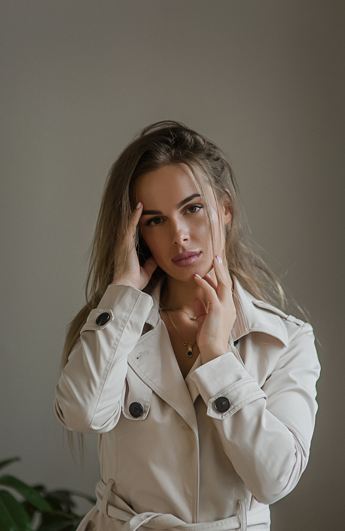 Ирина / циклорама. Семейный фотограф в Сургуте