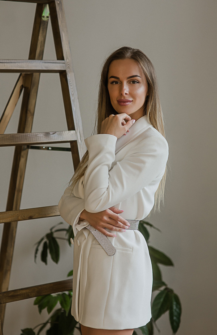 Ирина / циклорама. Семейный фотограф в Сургуте