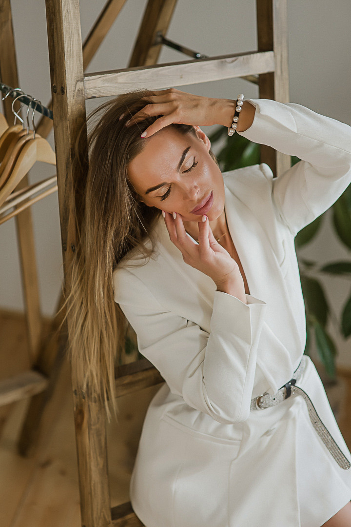 Ирина / циклорама. Семейный фотограф в Сургуте