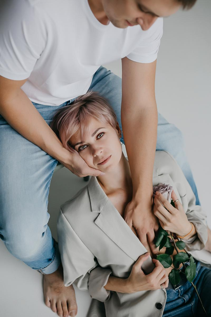 Женя & Оля / циклорама. Семейный фотограф в Сургуте