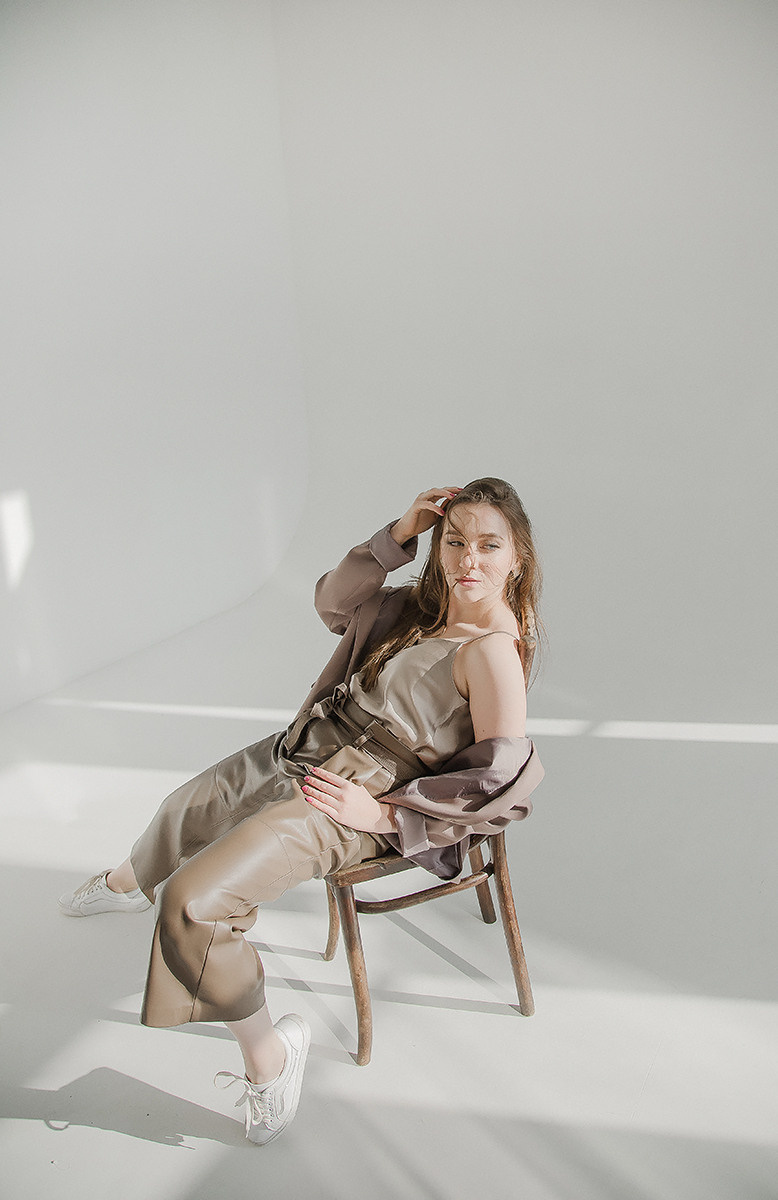 Eli / циклорама. Семейный фотограф в Сургуте