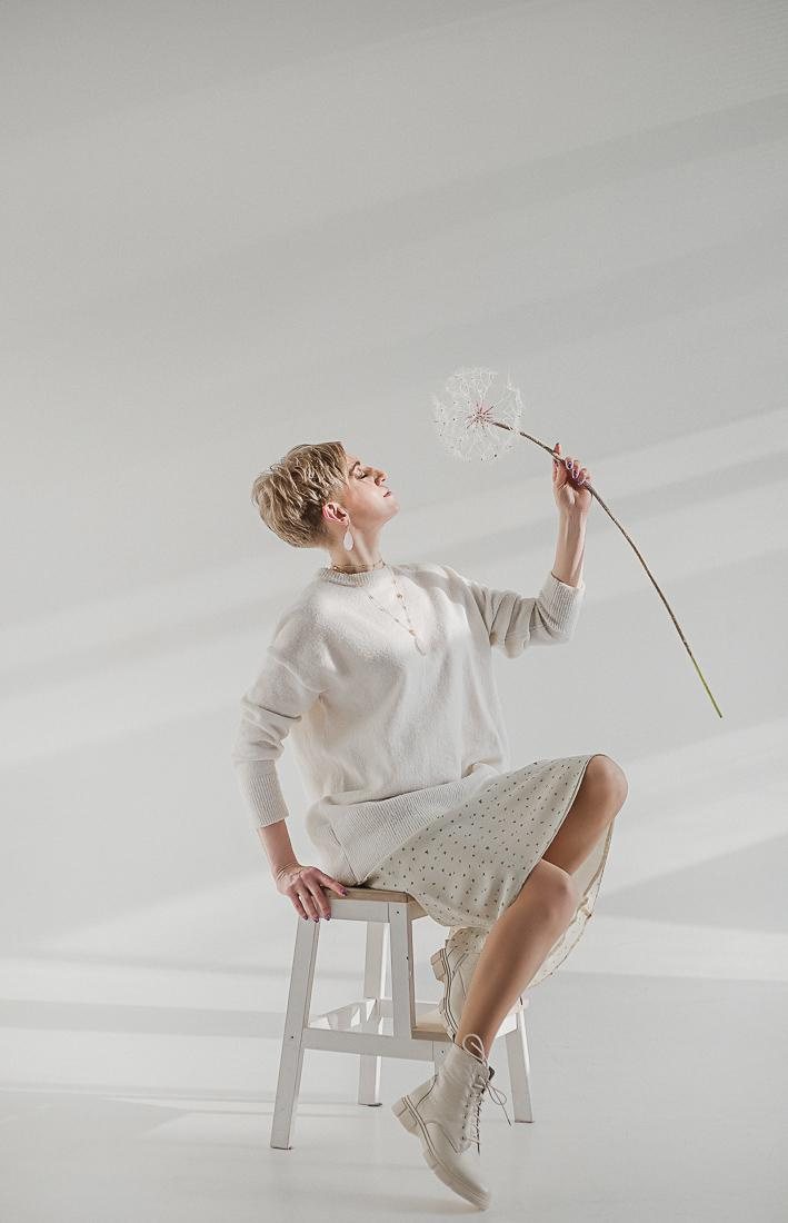 Юлия и мама / циклорама. Семейный фотограф в Сургуте